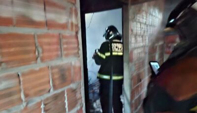 Ex invade casa, agride casal e põe fogo em quarto