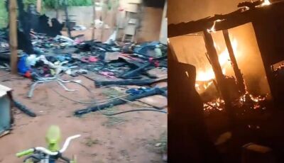 Mãe de duas crianças perde tudo após incêndio destruir barraco