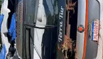 Ônibus tomba na BR-163 em Sonora e deixa dois mortos na véspera de Natal