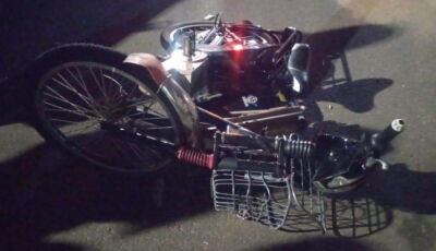 Jovem morre após bater bicicleta elétrica em caminhonete