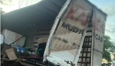 Colisão entre caminhões deixa trânsito lento na BR 158