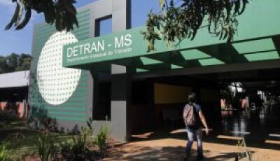 Ex-donos de veículos leiloados pelo Detran podem solicitar o valor que restou após a quitação de déb