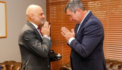 Governo de MS renova parceria com Embaixada da Índia para aulas de yoga nas escolas estaduais