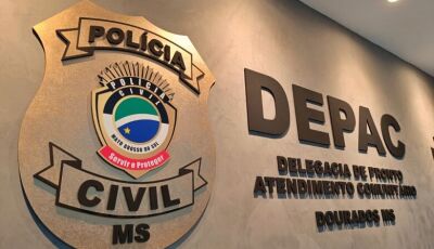 Homem agride adolescente 'do nada' e quebra algemas ao resistir prisão em Dourados