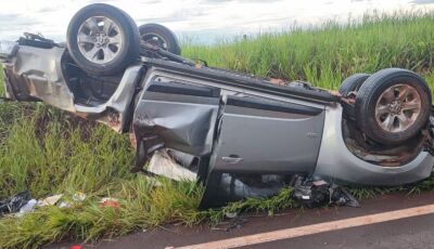 Capotamento deixa dois feridas da mesma família na MS-040