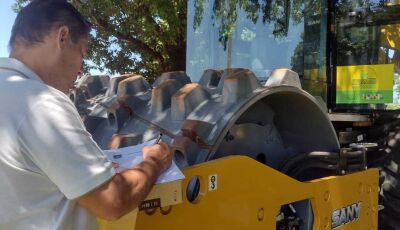 Rolo compressor turbina frota de VICENTINA e prefeito destaca parcerias