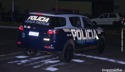 Antes de morrer estrangulado, homem agrediu esposa e vizinha a capacetadas