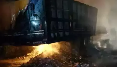 Carreta com sabão é destruída após incêndio e rodovia interditada