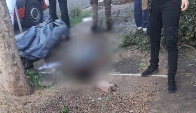 Mulher é encontrada morta na calçada de bairro