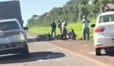 Telha cai de caminhão e mata motociclista em acidente na BR-262