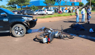 Motociclista morre ao ser atingido por caminhonete próximo à prefeitura de Dourados