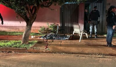 Homem mata amigo com facadas no pescoço ao sentir ciúmes da esposa