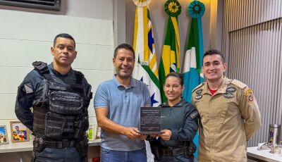Prefeito de Vicentina recebe placa de reconhecimento do Conselho de Segurança da comarca