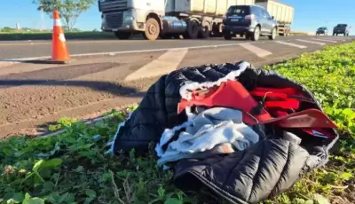 Amigos morrem após bater motocicleta na lateral de caminhão
