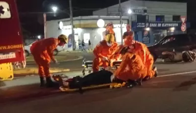 Criança de 3 anos sofre fratura no braço em acidente entre moto e bicicleta elétrica