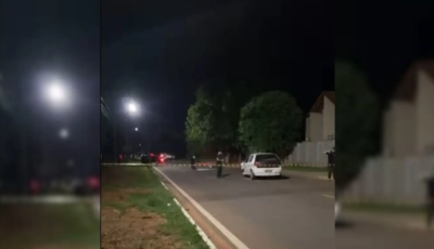 Casal em motocicleta morre em acidente com carro em cruzamento