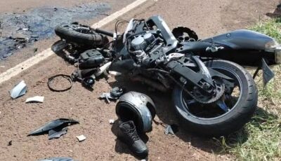 Motociclista morre após bater na traseira de caminhão em rodovia