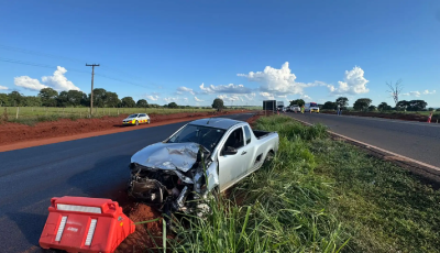 Pastor é encaminhado para hospital depois de acidente com três veículos na BR-163