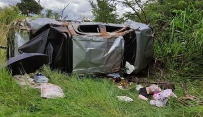 Colisão entre caminhonete e carro de passeio deixa sete vítimas