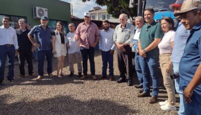 Vicentina faz entrega oficial de mais um maquinário para suporte à agricultura familiar