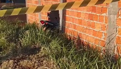 Motociclista morre após perder controle e bater contra muro