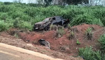 Motorista capota caminhonete roubada na MS-276 e acaba preso