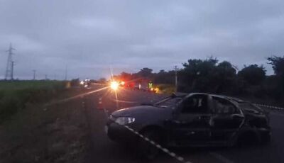 Motorista morre ao ser arremessado de veículo e atropelado por caminhão