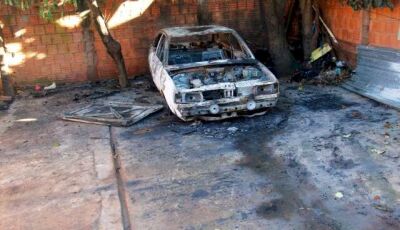  Teve casa invadida e carro incendiado jovem que matou um e feriu três