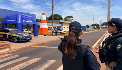 PRF realiza ação educativa para combater a violência contra a mulher