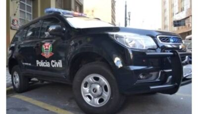 Irmãos são internados após comerem doces entregues pelo ex da mãe