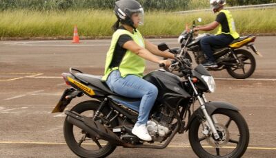 Mês da Mulher: Corpo de Bombeiros e Detran-MS lançam curso de pilotagem segura para mulheres