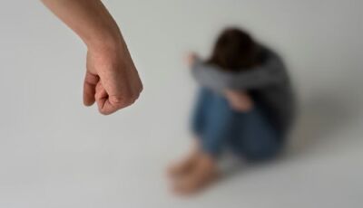Mulher é espancada e ameaçada de morte pelo ex enquanto limpava a casa dele em Dourados
