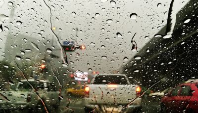 Cuidados extras ao dirigir sob chuva forte