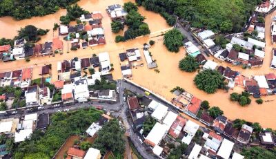 Voluntários adventistas distribuem marmitas a famílias afetadas pela chuva em Matias Barbosa, MG