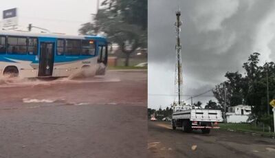 Dia vira noite e chuva com ventania e raios alaga vias de Campo Grande (vídeo)