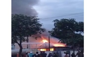 Incêndio atinge residência e mobiliza moradores em Deodápolis