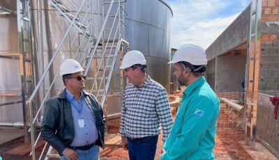 "Itaquiraí sai de 0 para 98% de cobertura de esgoto", diz Riedel durante visita a obras da Sanesul