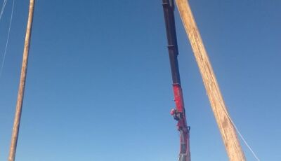 Símbolo da sua maior festa, Jateí antecipa montagem de fogueira gigante