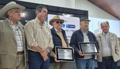 Dourados: Walter Carneiro e Kito Andrade foram homenageados na abertura da feira agropecuária