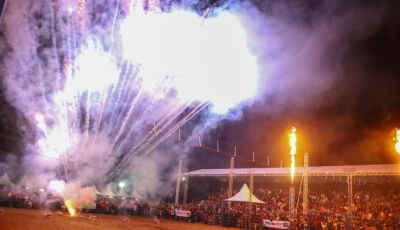 Em noite de festa, Bodoquena ganha novas moradias e obras urbanas para atender a população