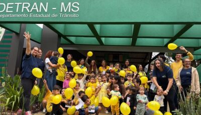 Crianças do CEI Detran emocionam durante caminhada da campanha Maio Amarelo