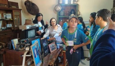 Visita a história: Em Jateí, prefeita e estudantes conhecem "Sala da Memória" do Sítio São Pedro
