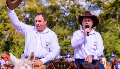 Cavalgada celebra aniversário e cortejo parou a cidade para saudar os 39 anos de Vicentina