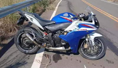 TRAGÉDIA: Homem morre após bater moto de alta cilindrada em proteção de estrada