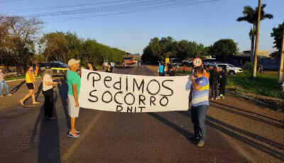 Após acidentes fatais, moradores bloqueiam BR-463 e cobram duplicação