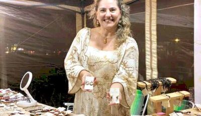 Após 1 ano na cadeira de rodas, professora se viu feliz nas feiras