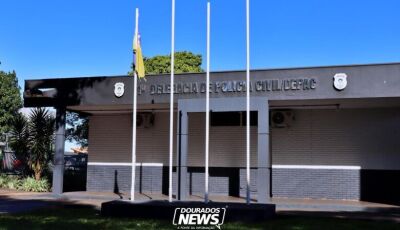 Ladrão quebra janela para levar dinheiro, celular e alimentos de pizzaria