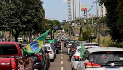 Políticos terão de informar placa de carros abastecidos para carreatas
