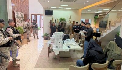Polícia fecha laboratório clandestino de emagrecedores e prende 2 brasileiros