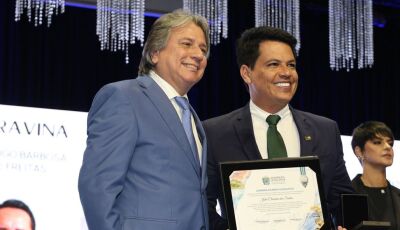 Prefeito Júlio Buguelo recebe a Comenda do Mérito Legislativo da Assembleia de MS